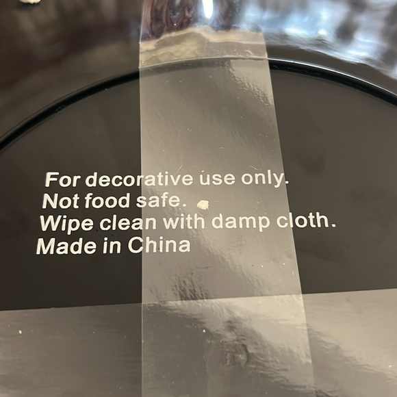 ๐ Silver Charger plate set of 4 - Picture 3 of 3